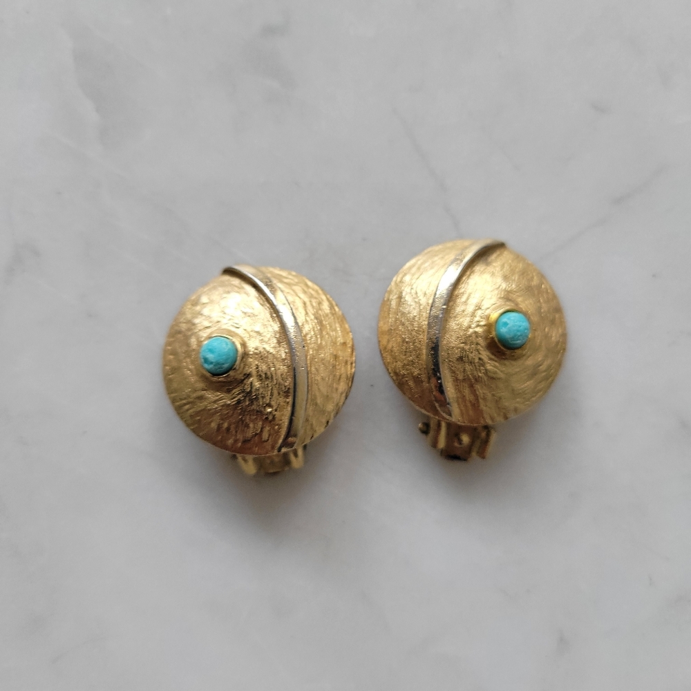 Vintage Pakula Gold Tone Clip On Earrings Faux Turquoise Chip